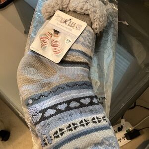 Muk Luks cabin socks NWT